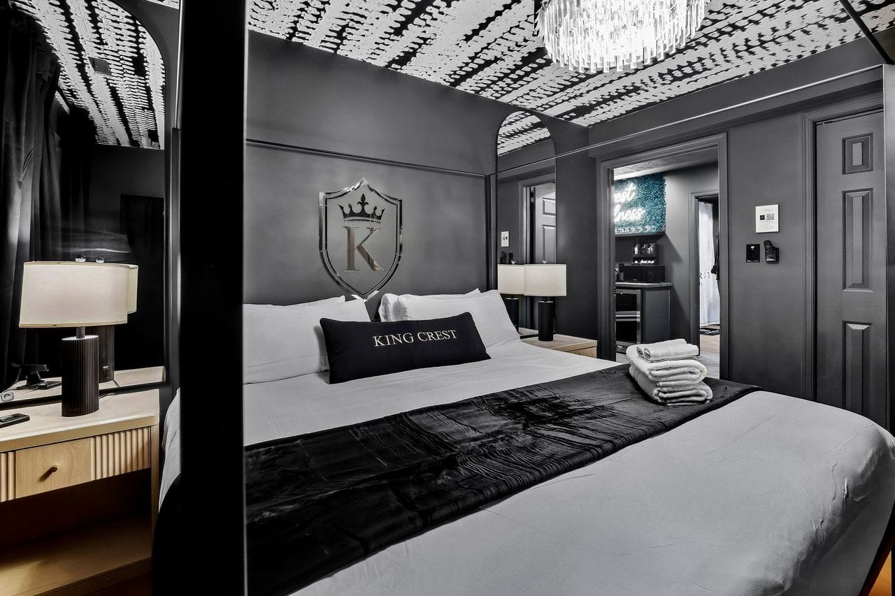 King Crest suite