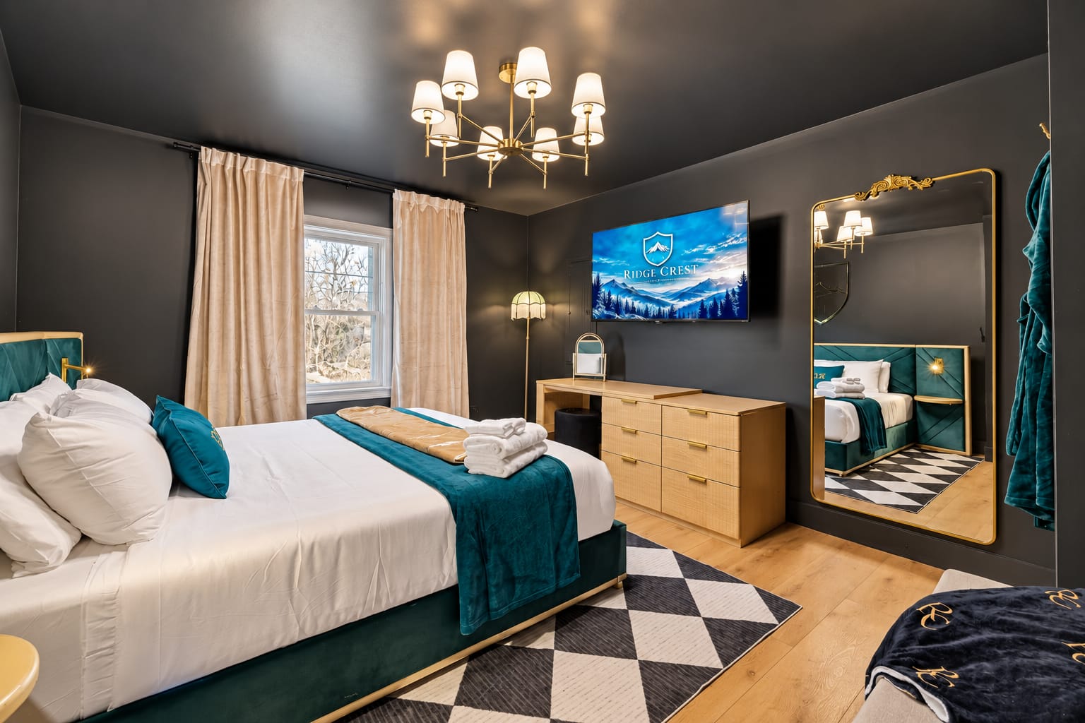 Ridge Crest suite by daylight