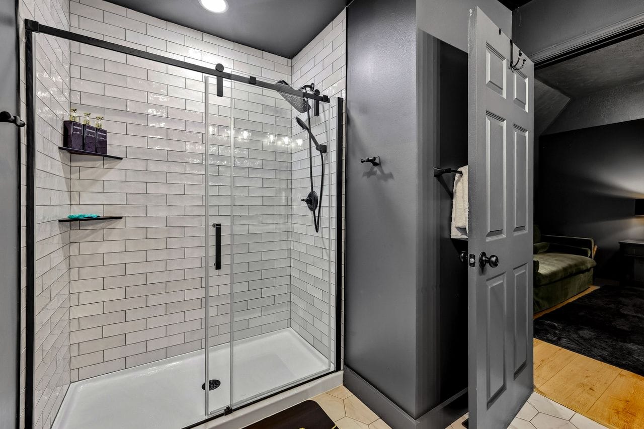 Blackcrest Suite primary bath