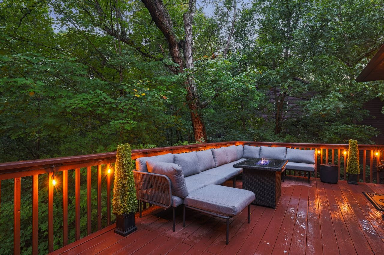 Upper deck sectional and fire pit