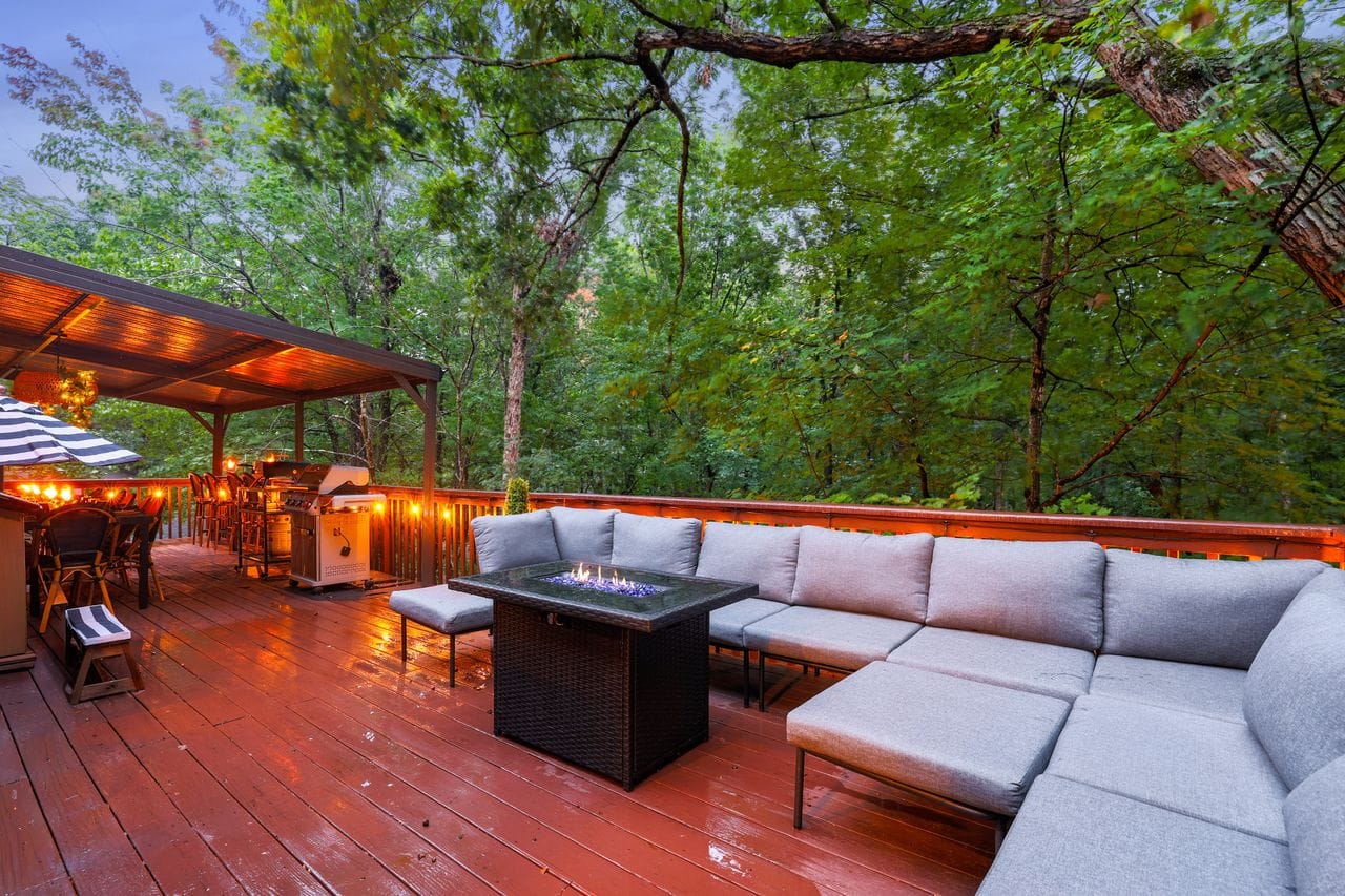 Upper deck sectional and fire pit